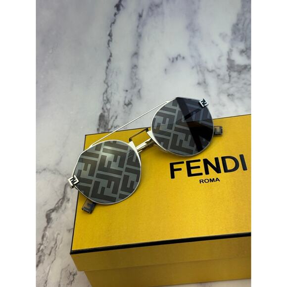NEW Fendi FE40060U Silver Logo Mirror Round Unisex Sunglasses - Picture 1 of 12